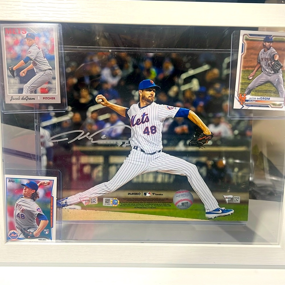 Jacob degrom rookie card and signed autograph 8x10 photo in 11x14 frame